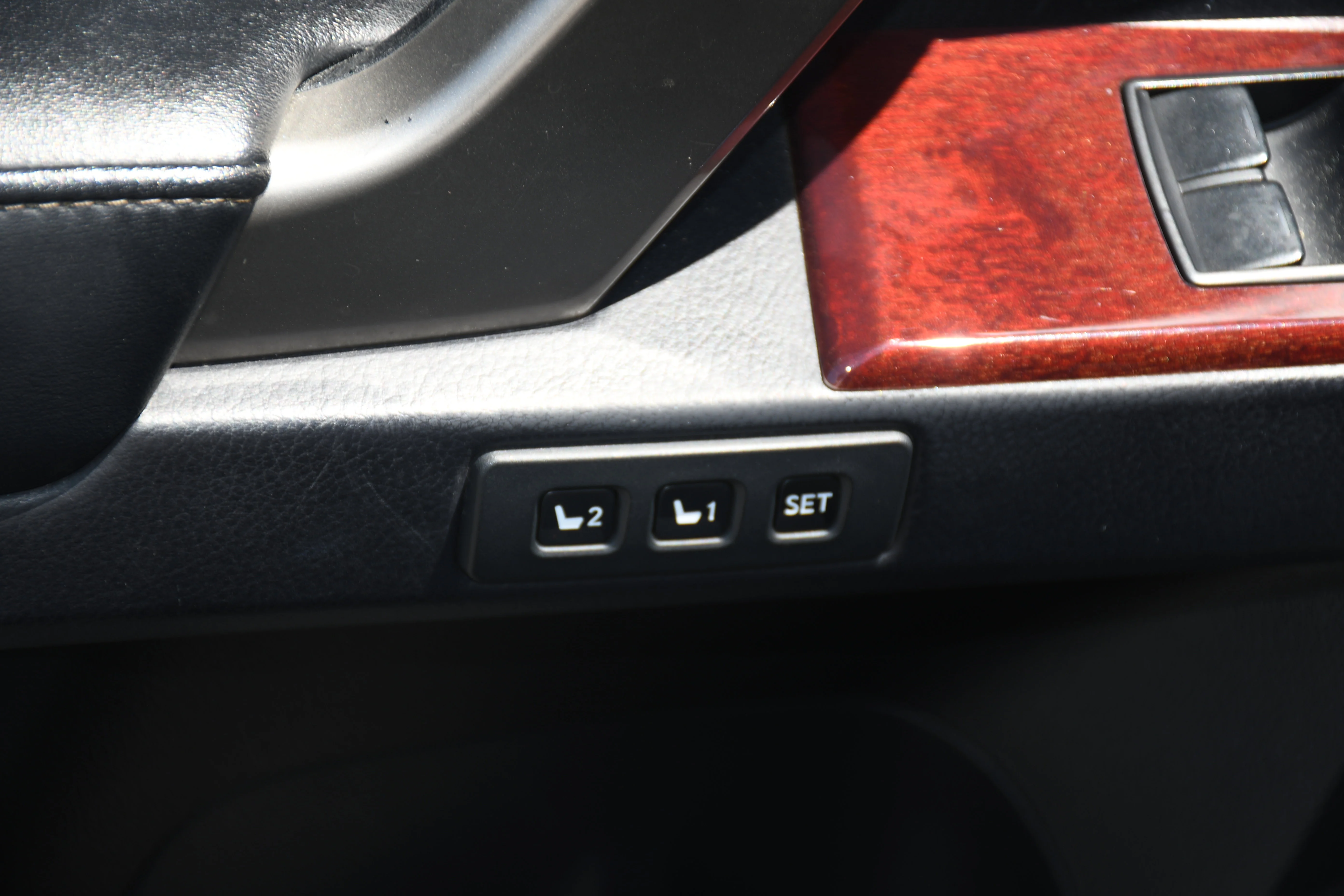 Used 2015 Silver Lexus 460 image 10