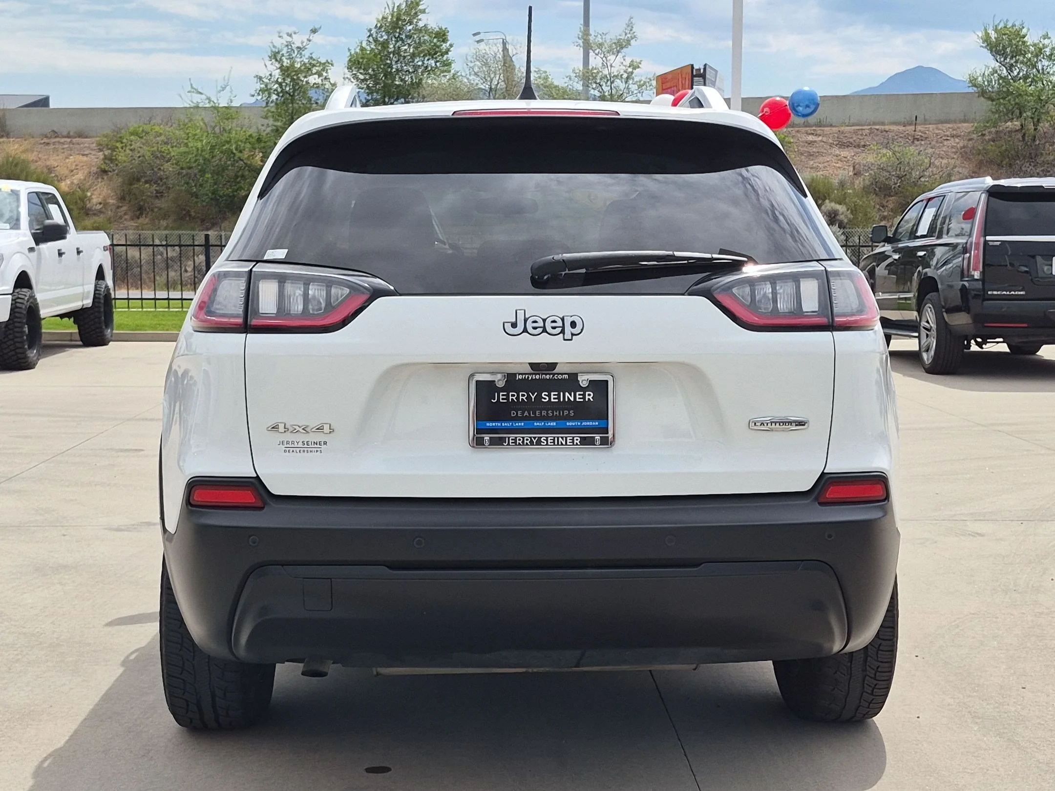 Used 2019 Bright White Clearcoat Jeep Latitude Plus image 4