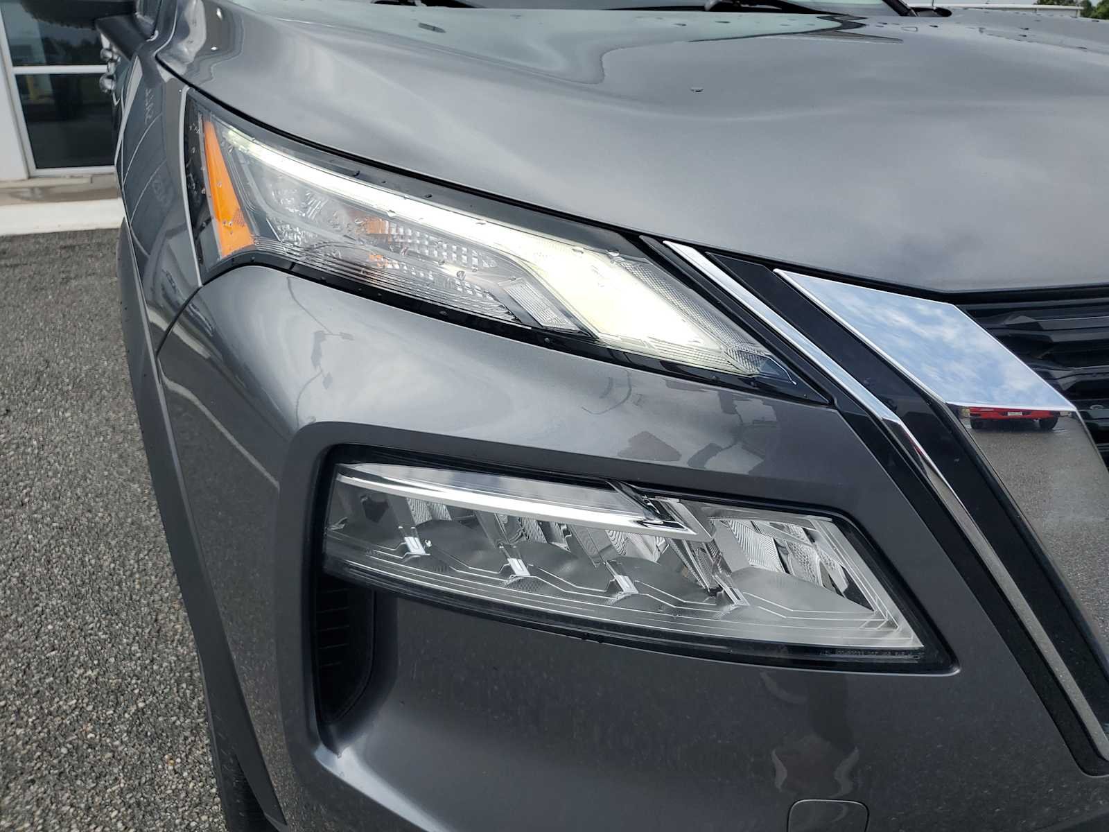 Used 2023 Gray Nissan SV image 12