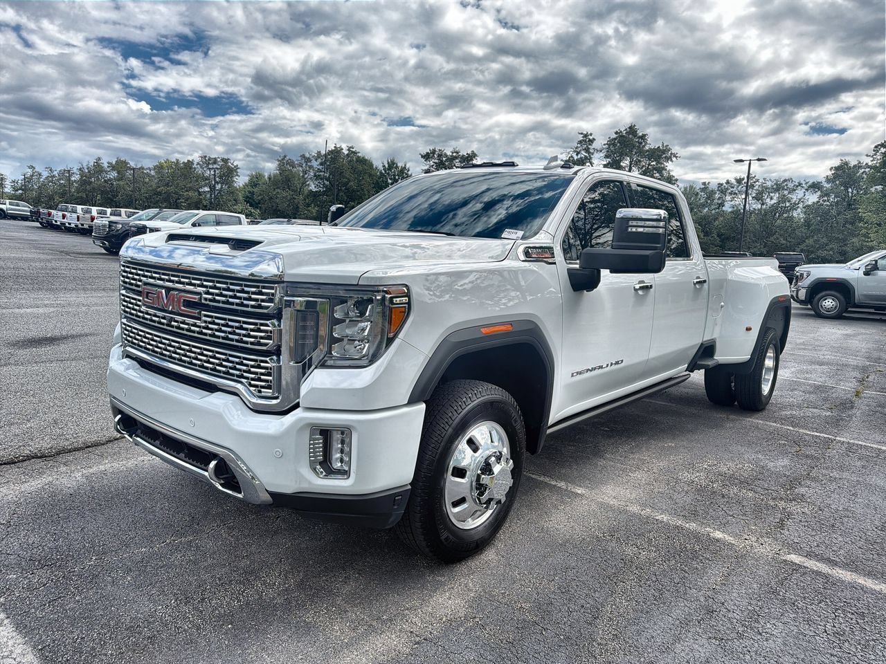 Used 2023 SUMMIT WHITE GMC Denali image 4