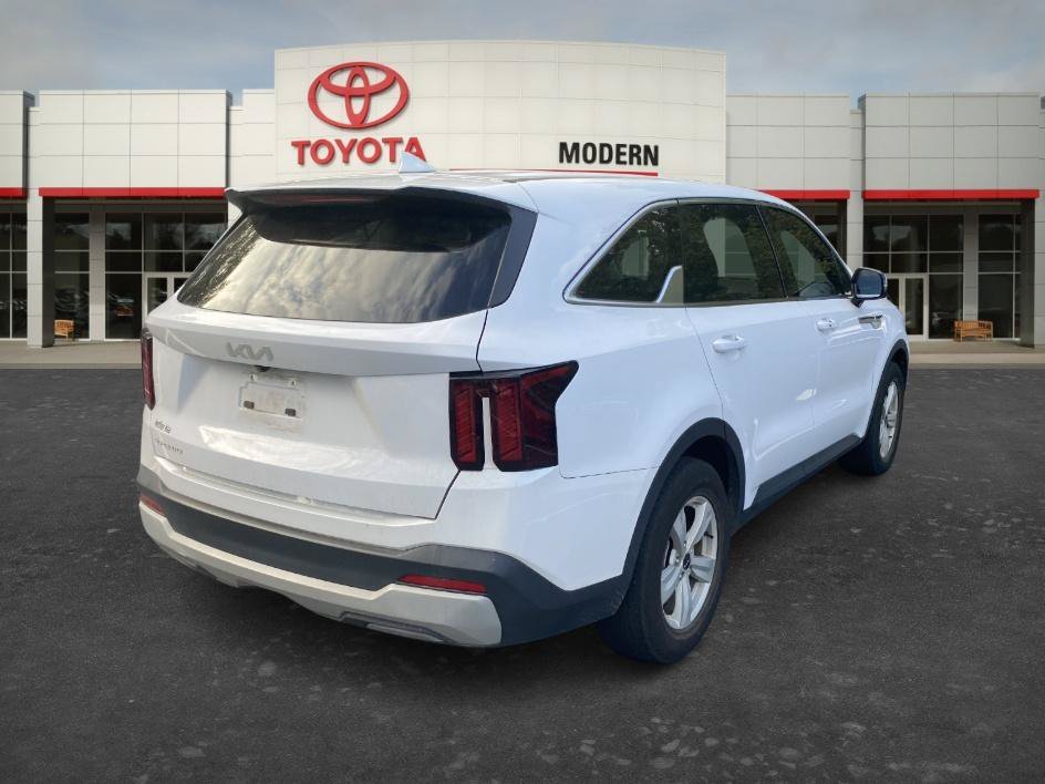 Used 2025 Glacial White Pearl Kia LX image 14