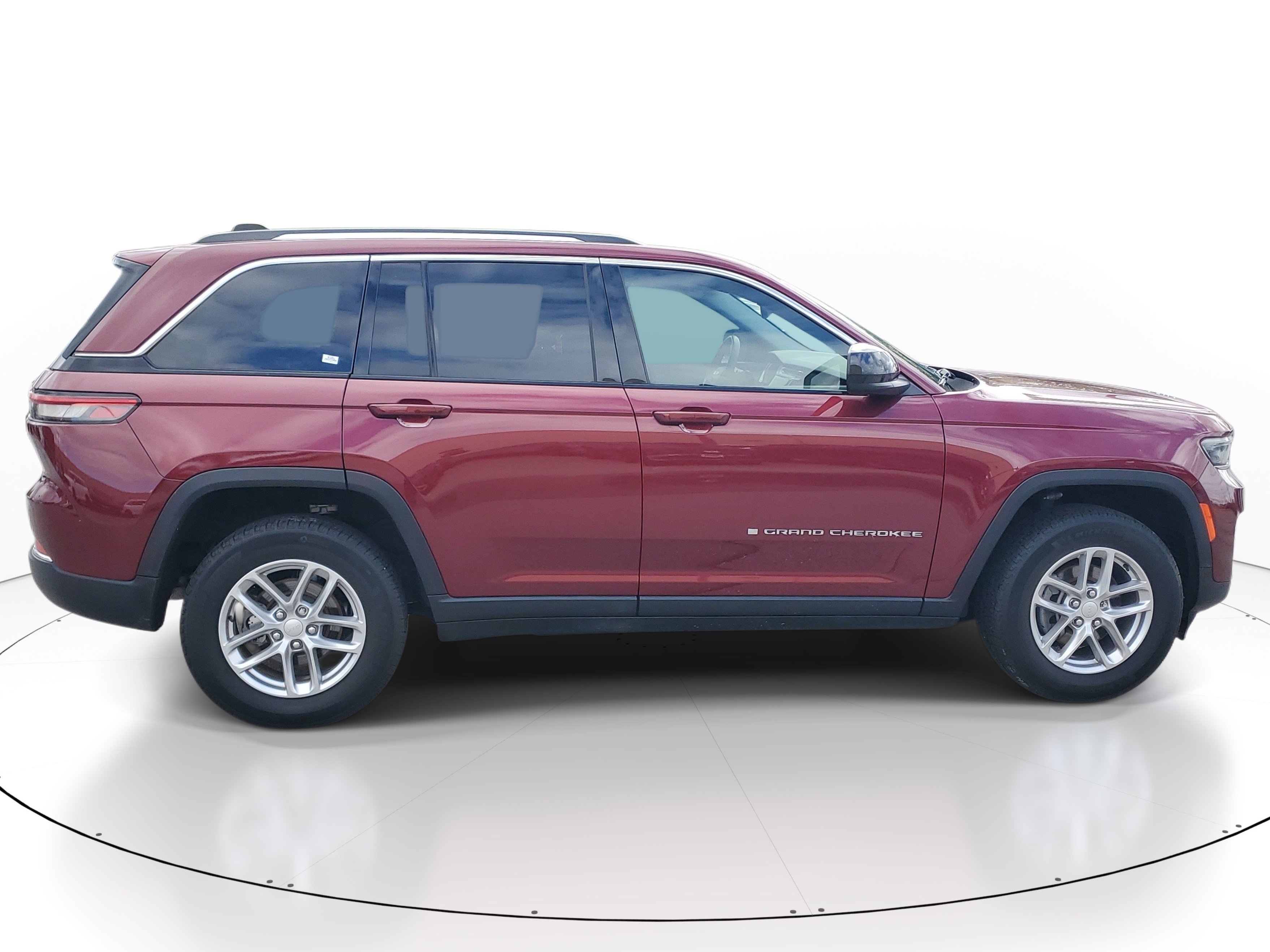 Used 2023 Velvet Red Pearlcoat Jeep Laredo image 6