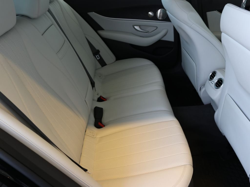 Used 2022  Mercedes-Benz E 450 image 34
