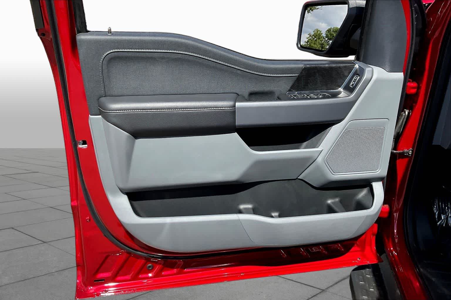 New 2025 Rapid Red Metallic Tinted Clearcoat Ford XLT image 10