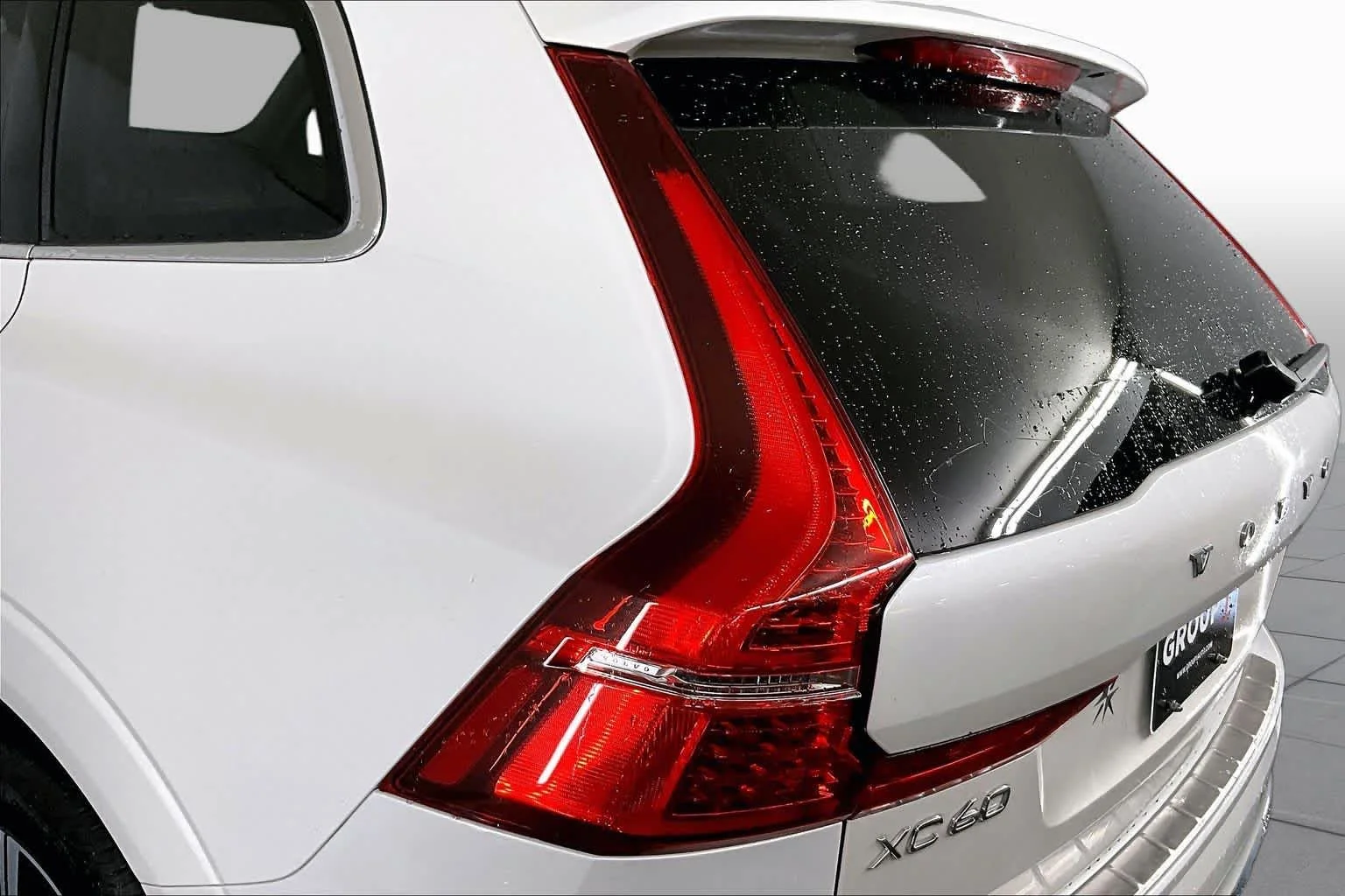 Used 2022 Crystal White Metallic Volvo Inscription image 28