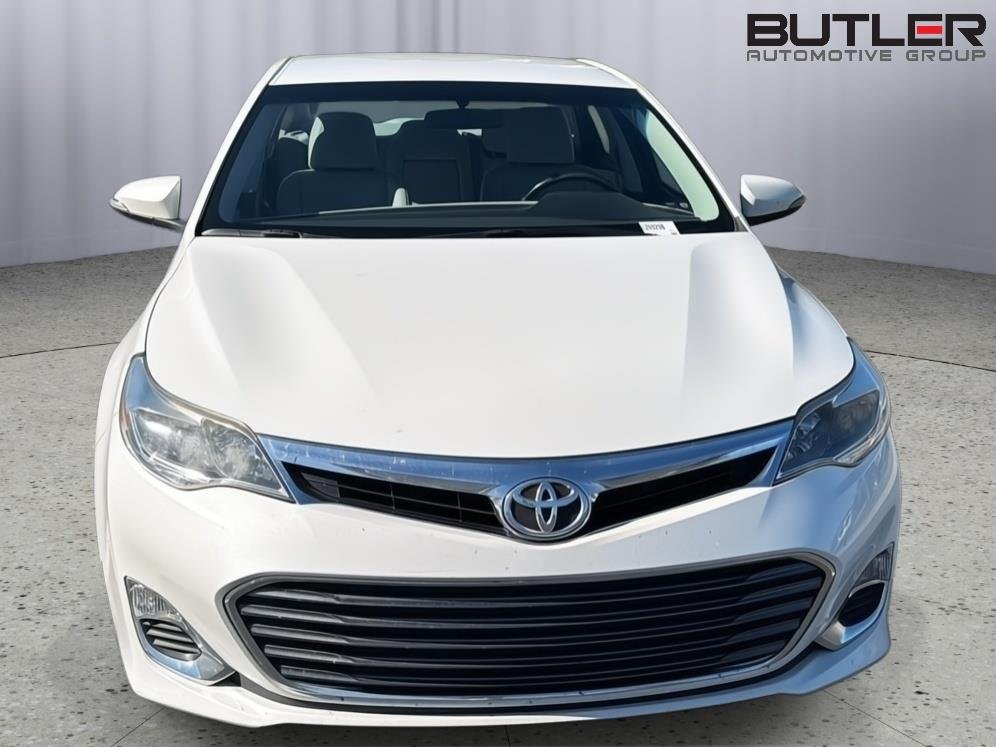 Used 2015 Blizzard Pearl Toyota XLE image 4
