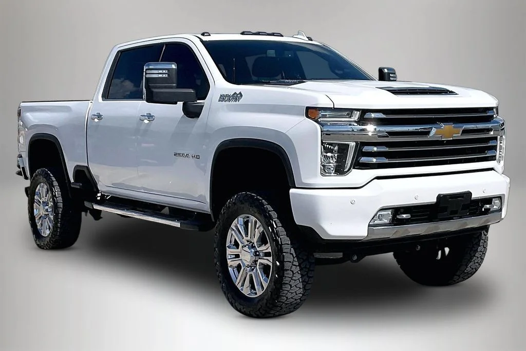 Used 2023 White Chevrolet High Country image 1