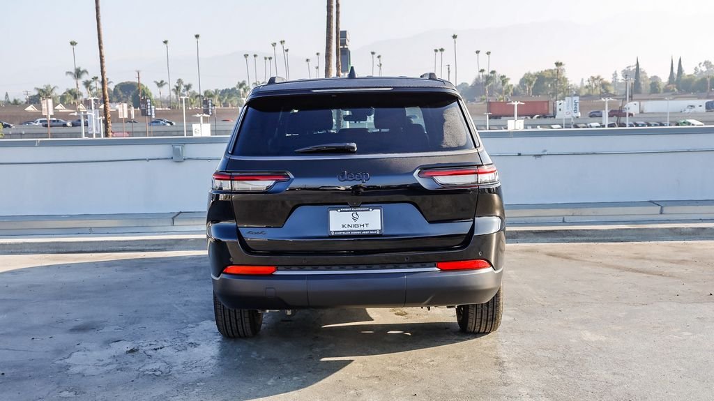 New 2026 Diamond Black Jeep Altitude image 8