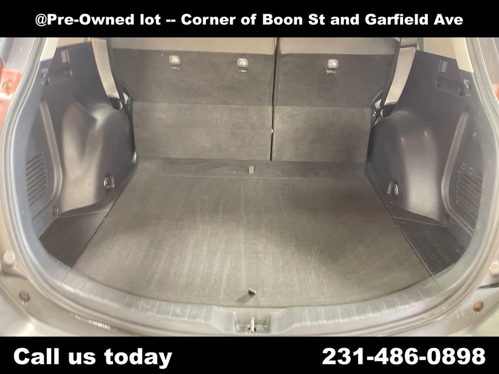 Used 2014 Gray Toyota XLE image 28