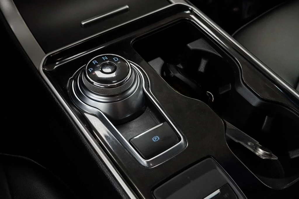 Used 2019 Gray Ford SEL image 19