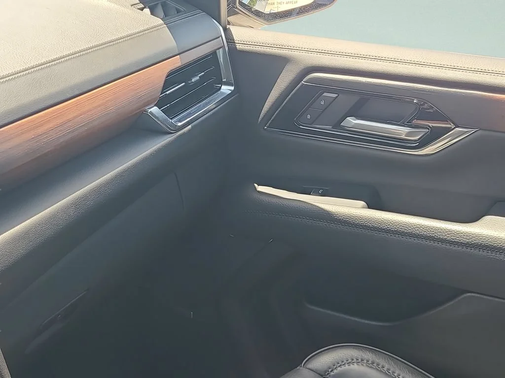 2025 GMC Yukon XL Denali - Photo 13