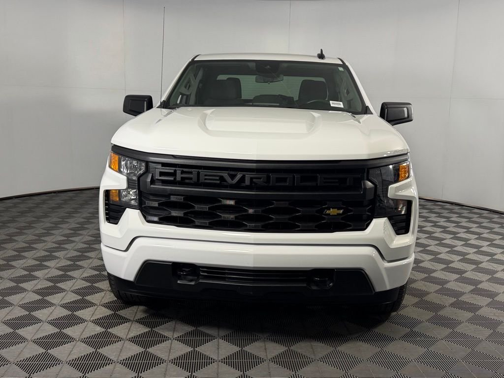 Used 2025 White Chevrolet Custom image 5