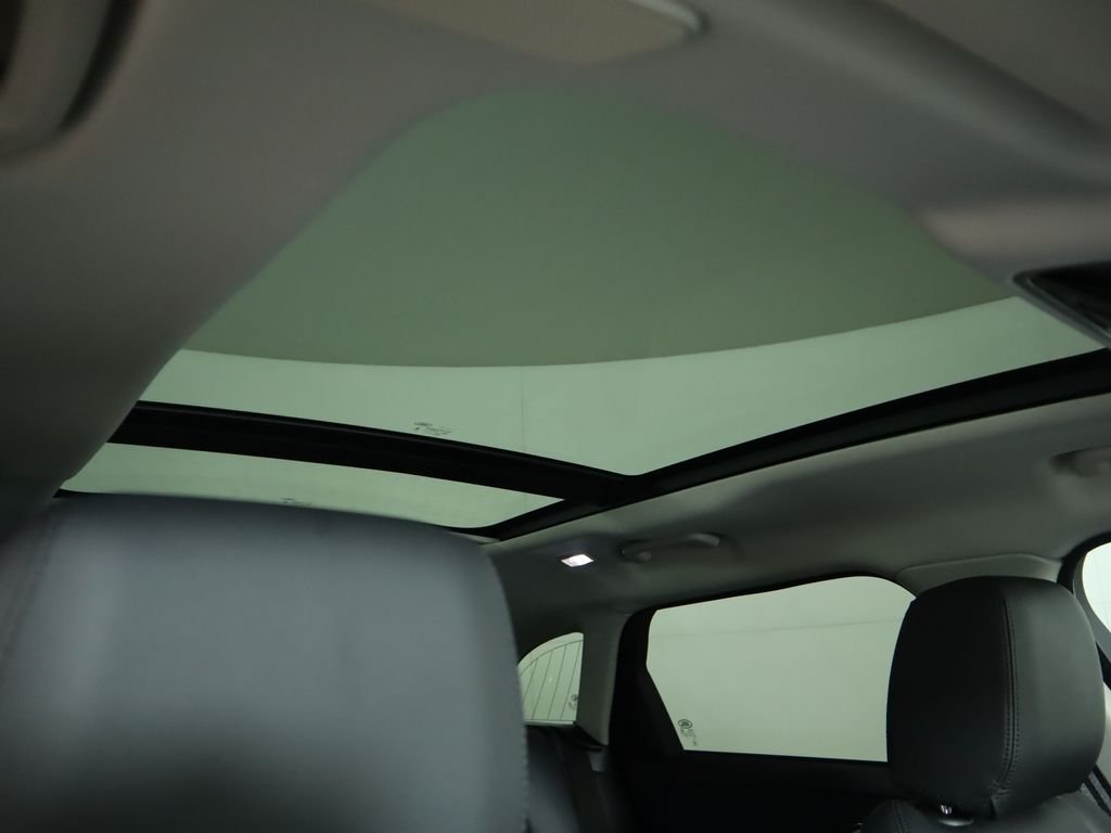 Certified Used 2024 Fuji White Land Rover S image 20