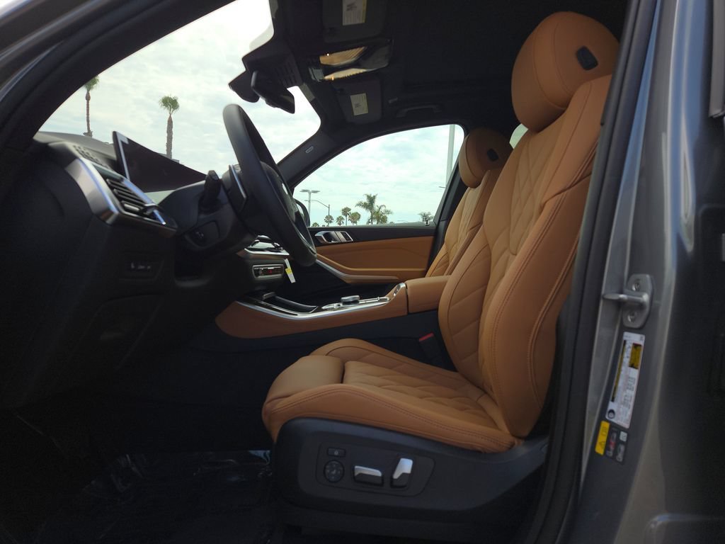 New 2026 Skyscraper Grey Metallic BMW xDrive50e image 7