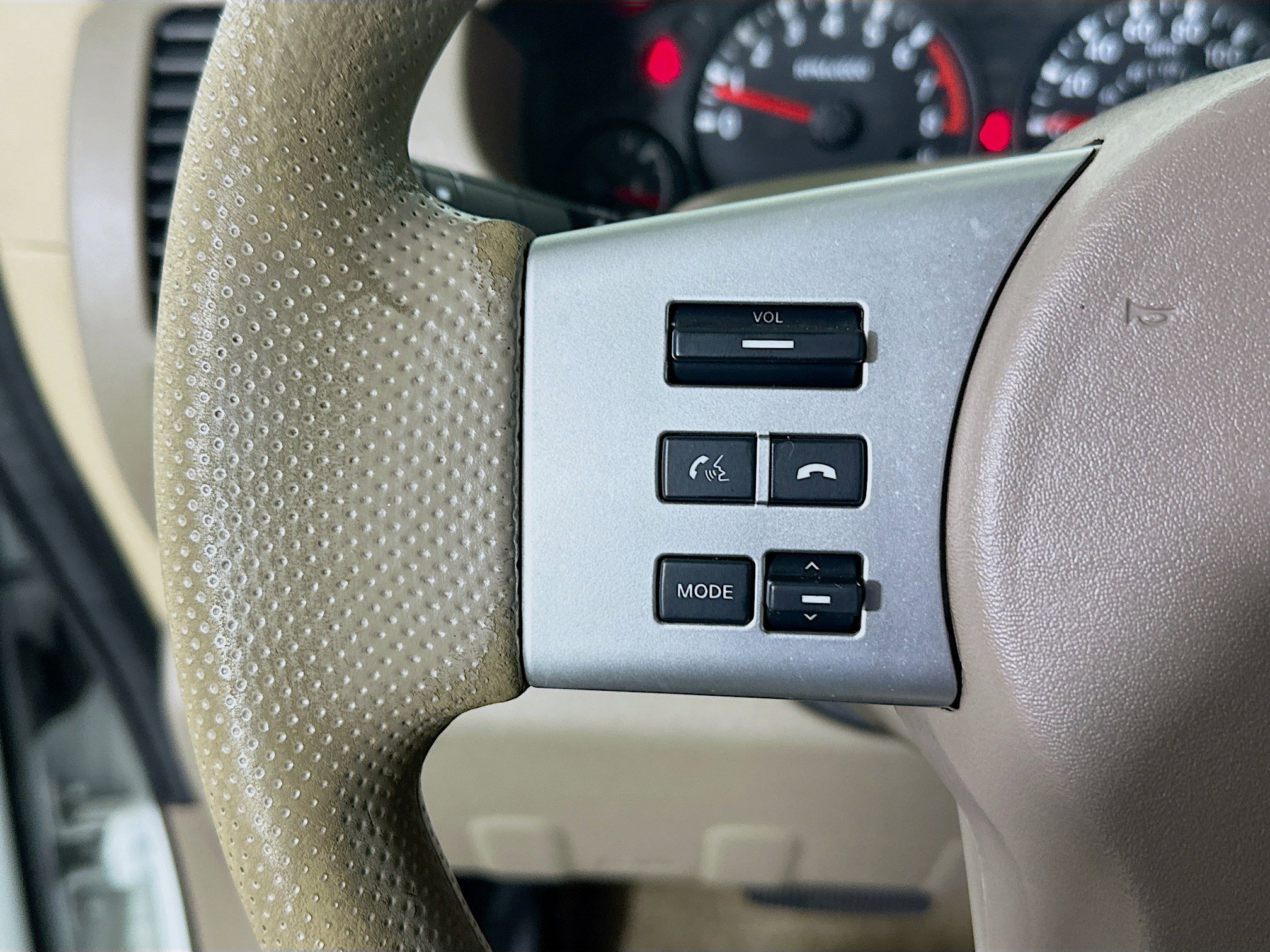 Used 2014 Glacier White Nissan SV image 16