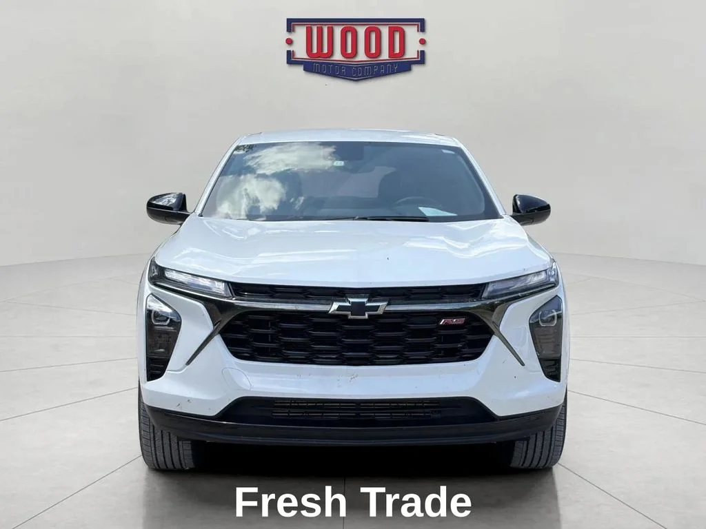 Used 2025 Summit White Chevrolet 1RS image 2