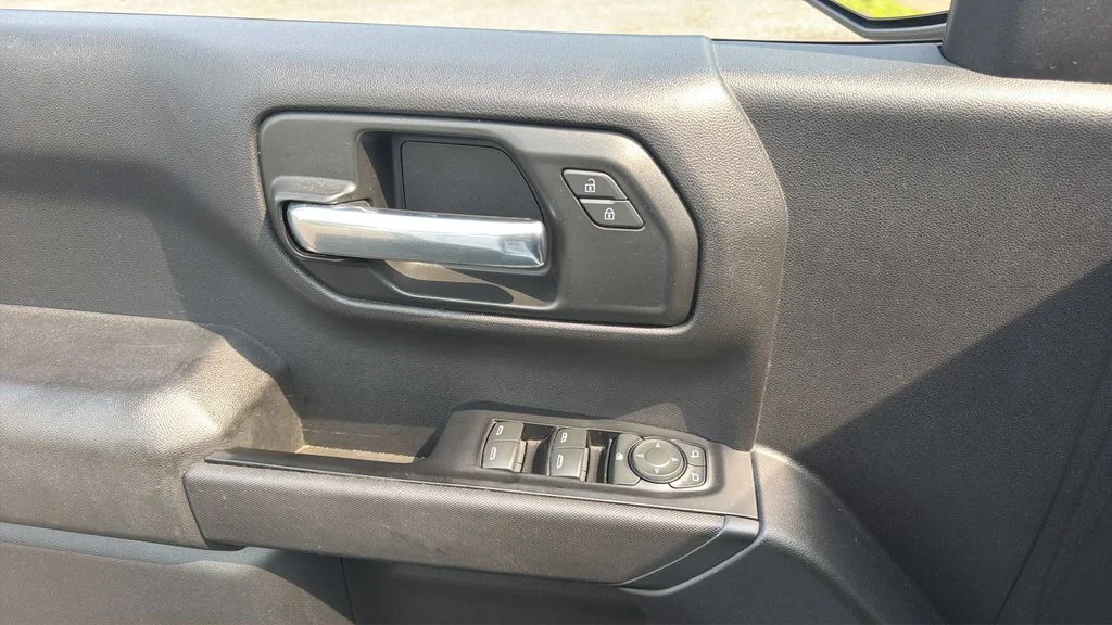 Used 2019 White Chevrolet Custom image 22