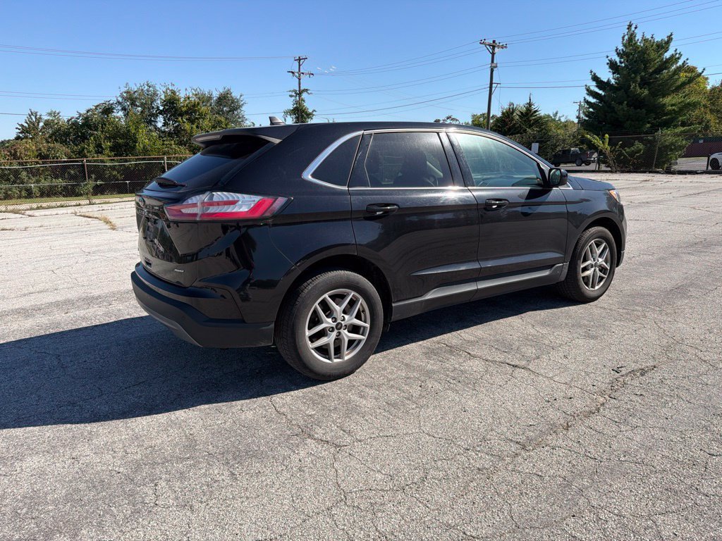 Used 2024 Black Metallic Ford SEL image 3