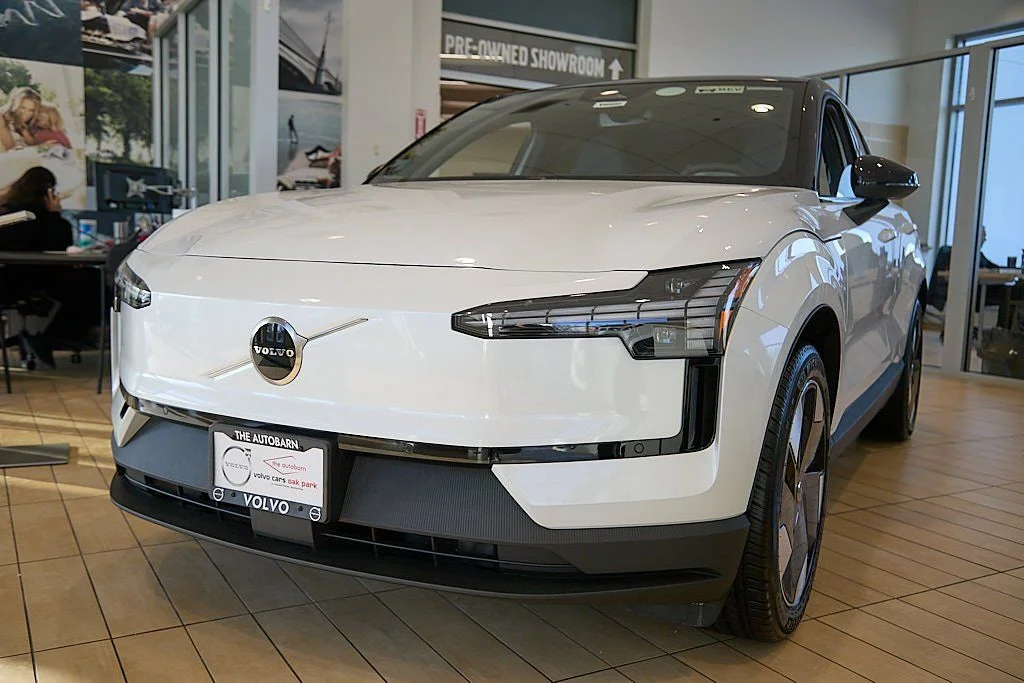 New 2026 Crystal White Volvo Plus image 2