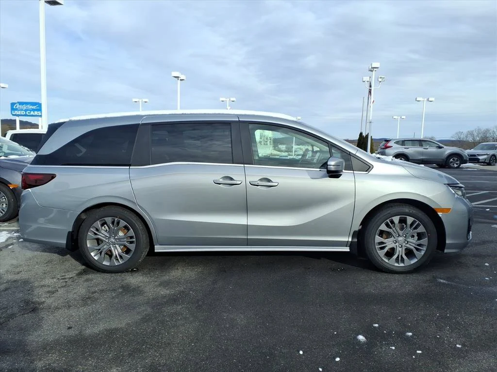 2026 Honda Odyssey Touring - Photo 2