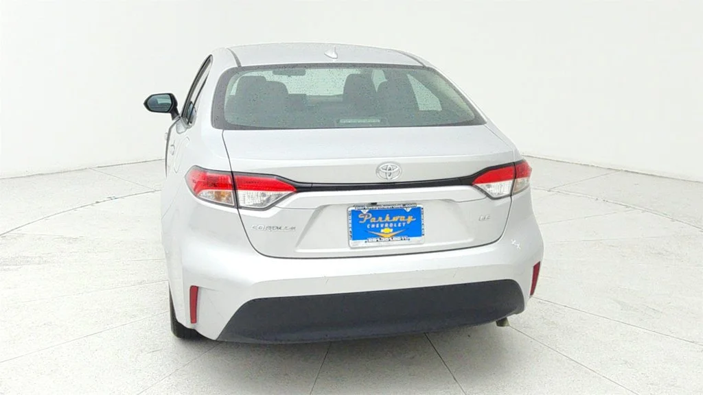Used 2025  Toyota LE image 6