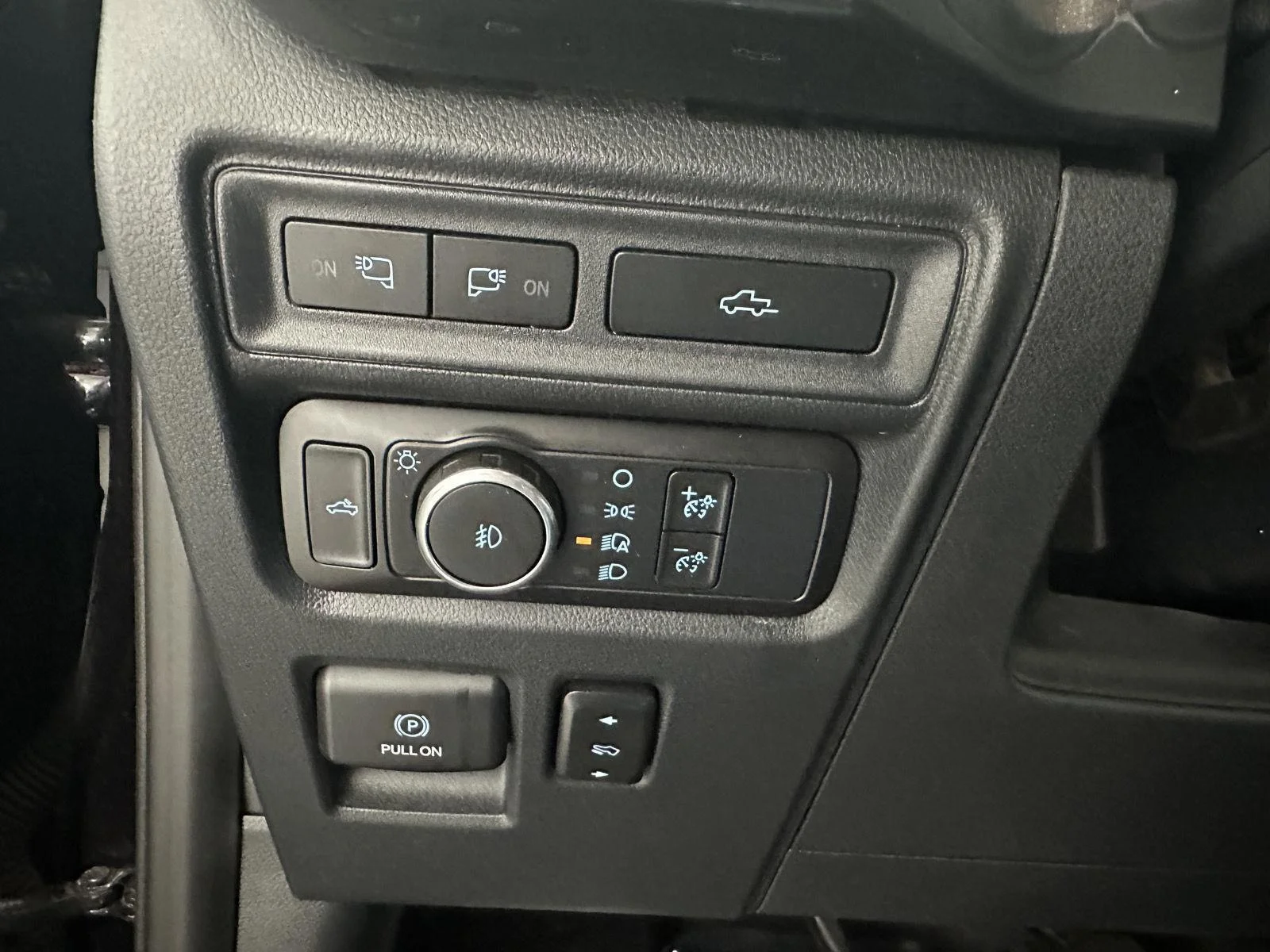 Used 2021 Agate Black Metallic Ford XL image 17