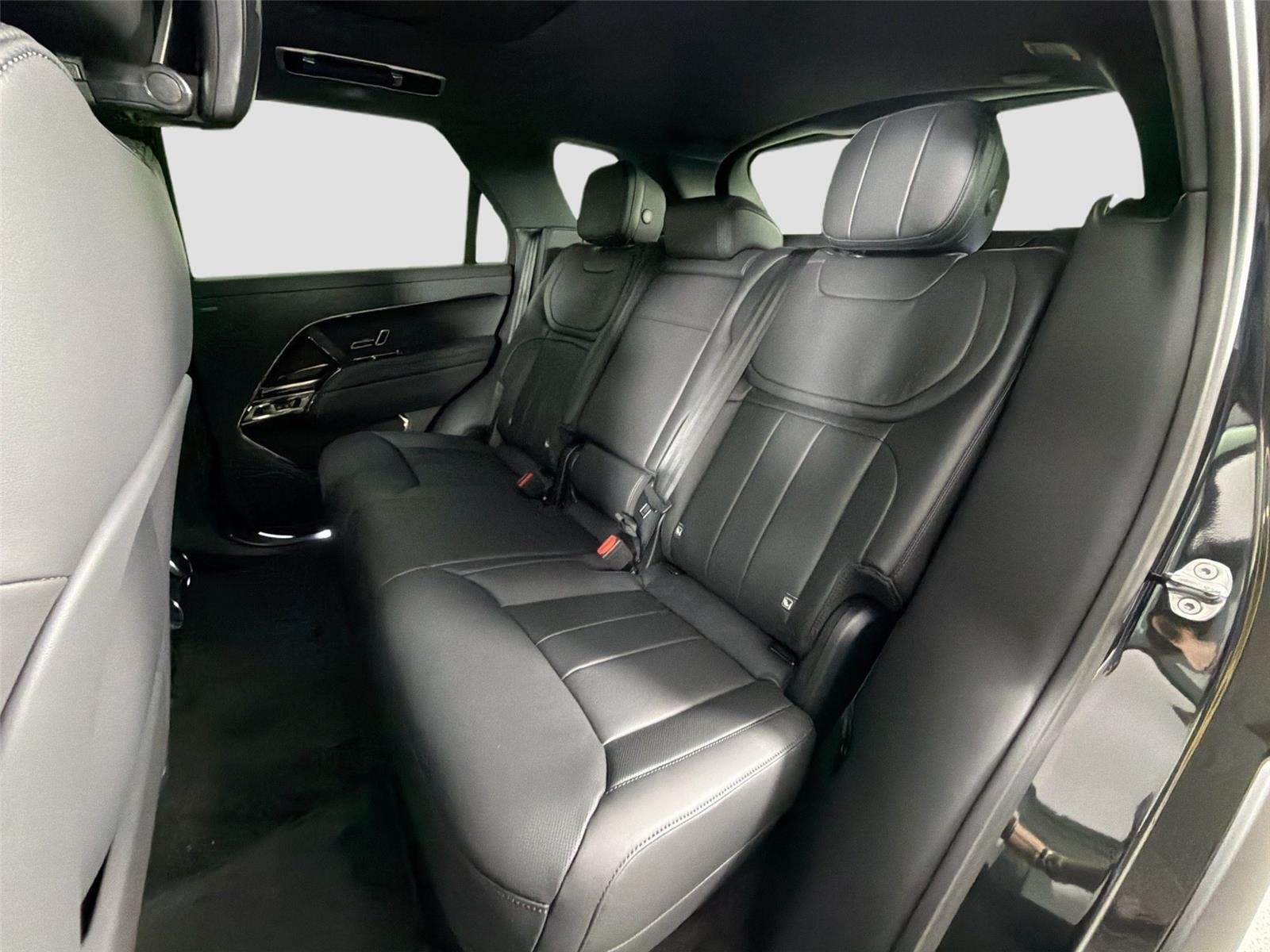 New 2026 Santorini Black LAND ROVER Dynamic SE image 23