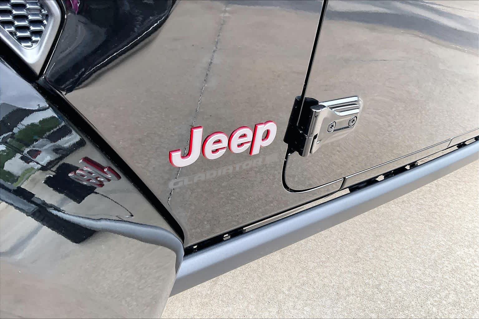 New 2026 Black Clear-Coat Exterior Paint Jeep Rubicon image 15