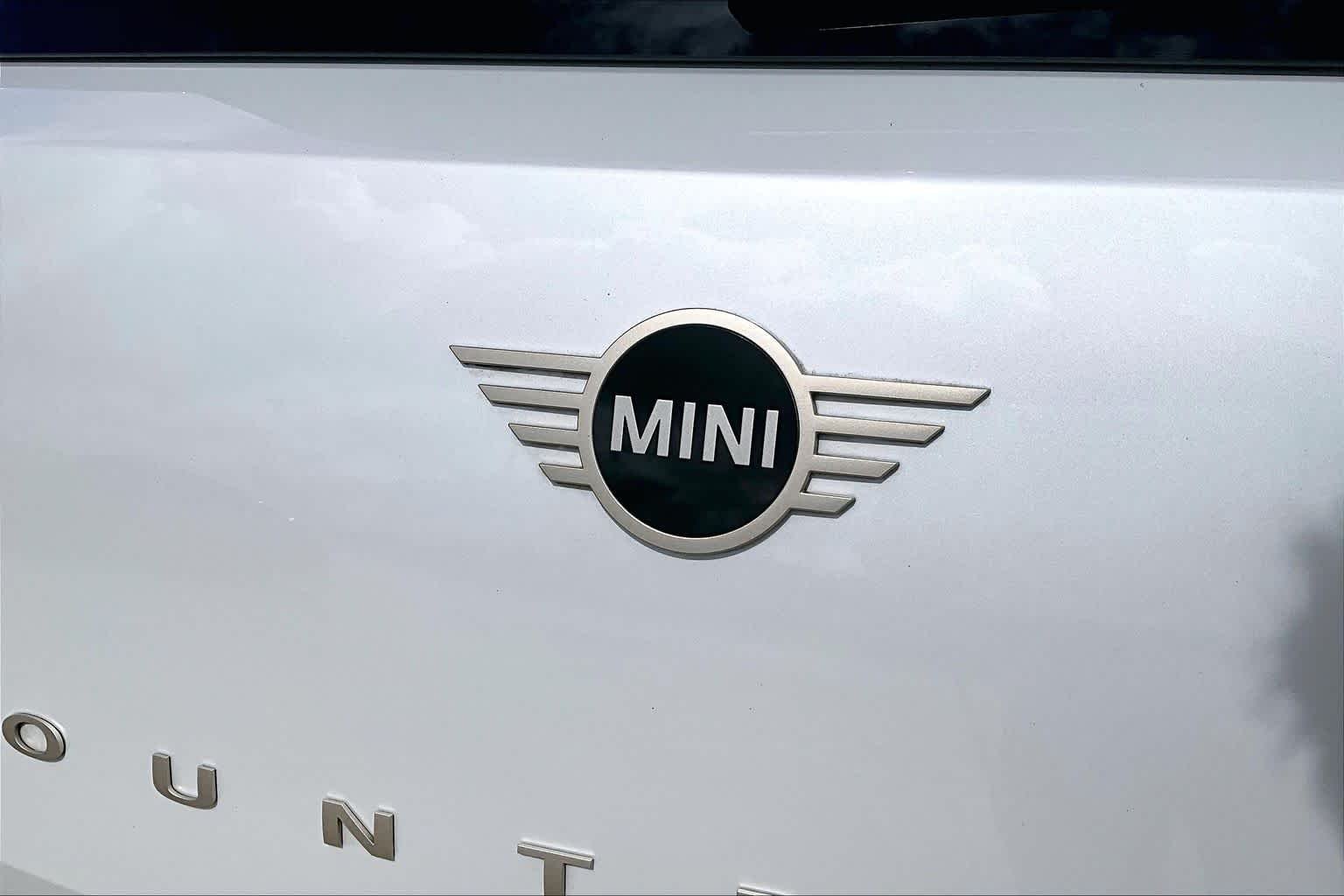 Used 2025 Nanuq White Metallic MINI S image 30