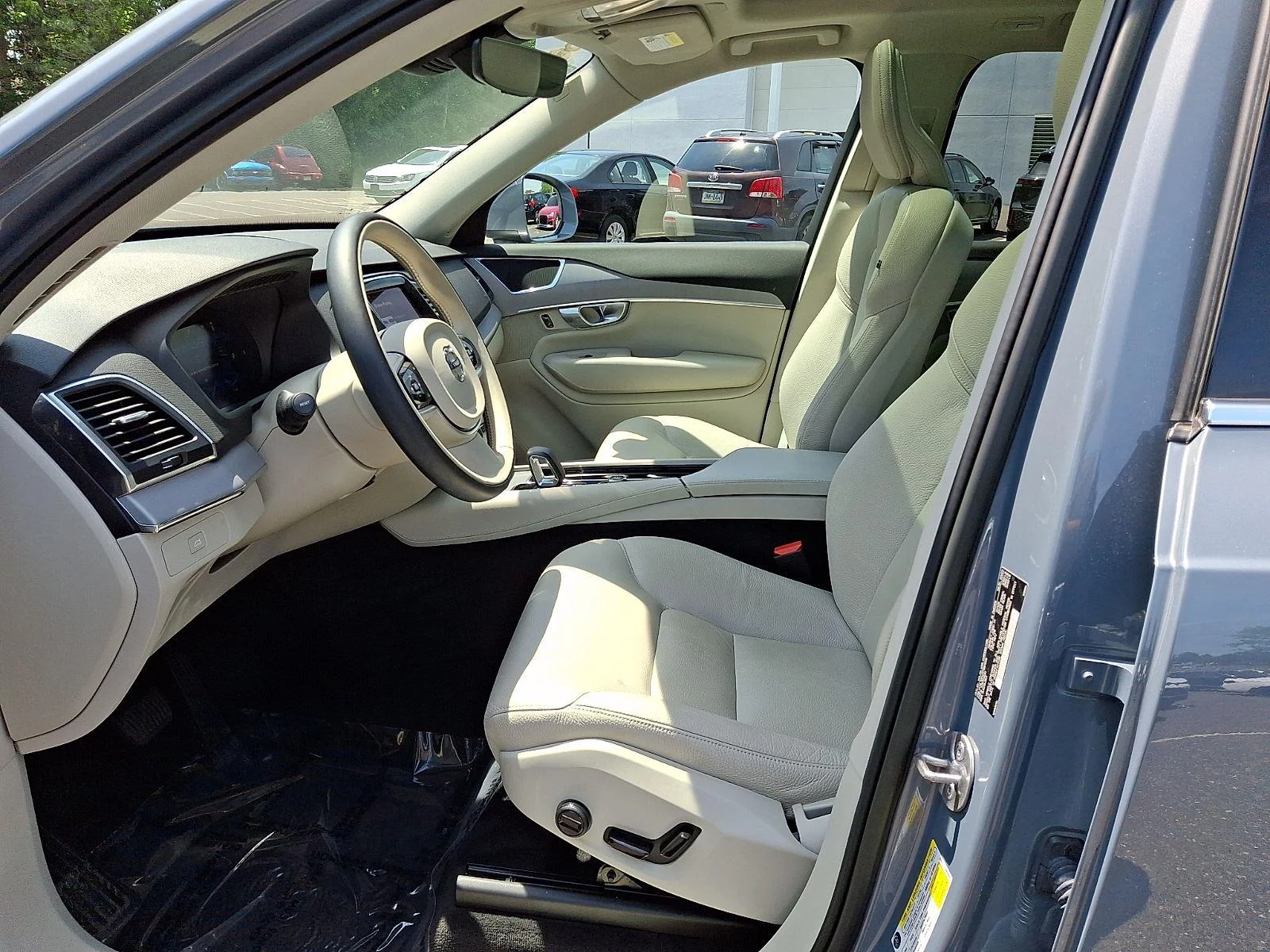 Used 2023 Thunder Grey Metallic Volvo Core image 14