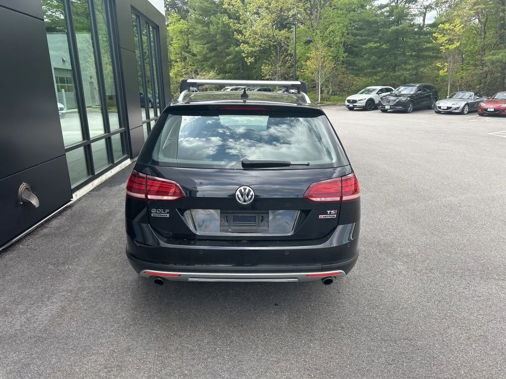 Used 2018 Deep Black Pearl Metallic Volkswagen  image 6