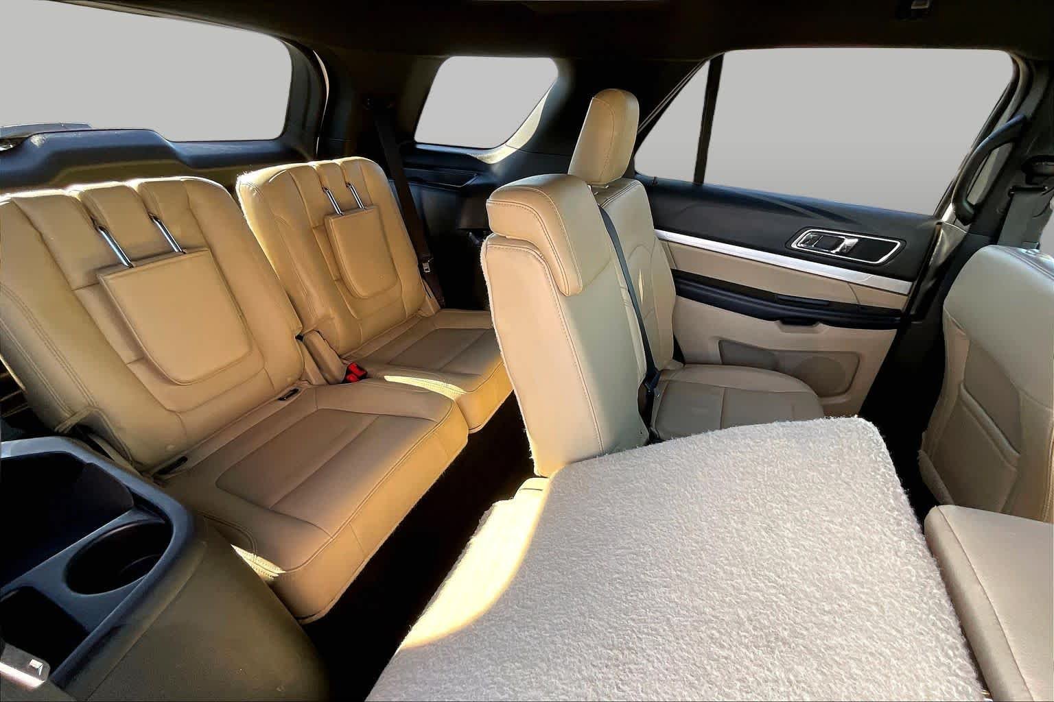 Used 2017 White Platinum Metallic Tri-Coat Ford XLT image 17