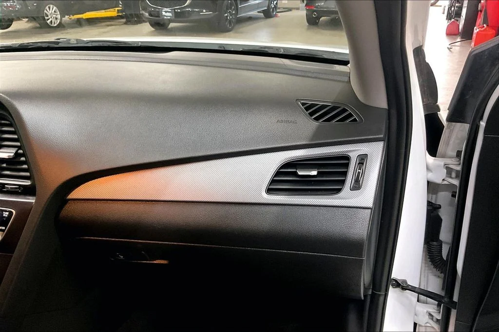 Used 2019 White Hyundai SE image 16