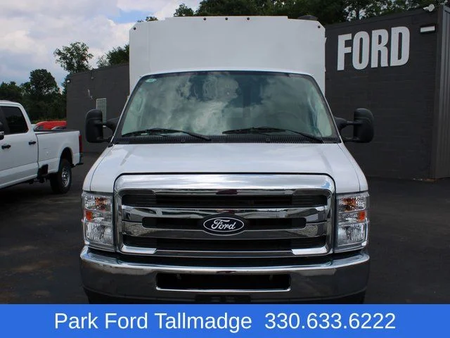 New 2026 Oxford White Ford Base image 8
