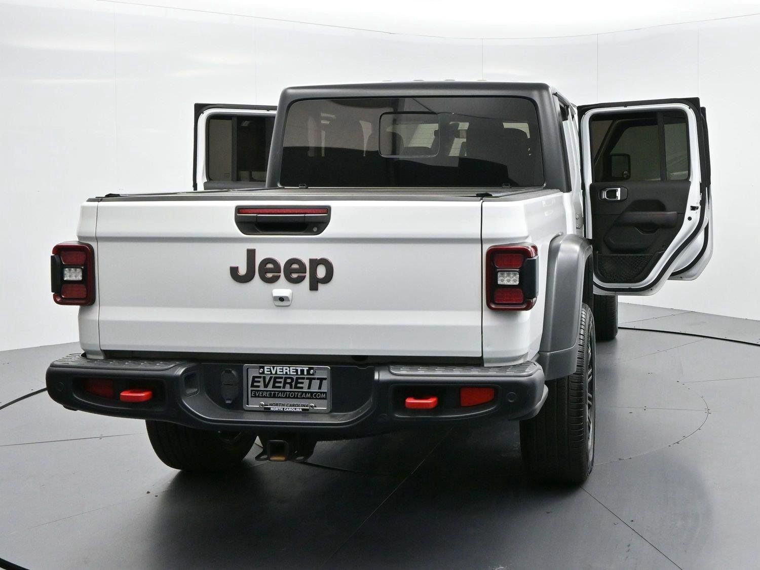 Used 2021 Bright White Clearcoat Jeep Rubicon image 40