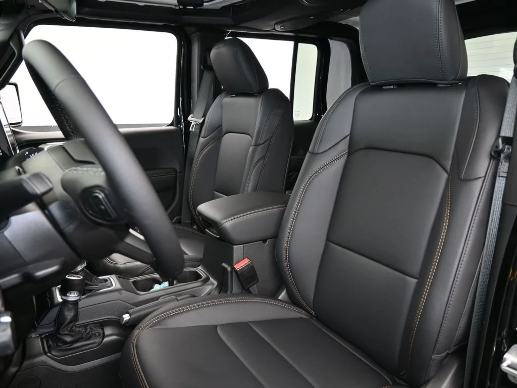 New 2026 Black Clear-Coat Exterior Paint Jeep Sahara image 10