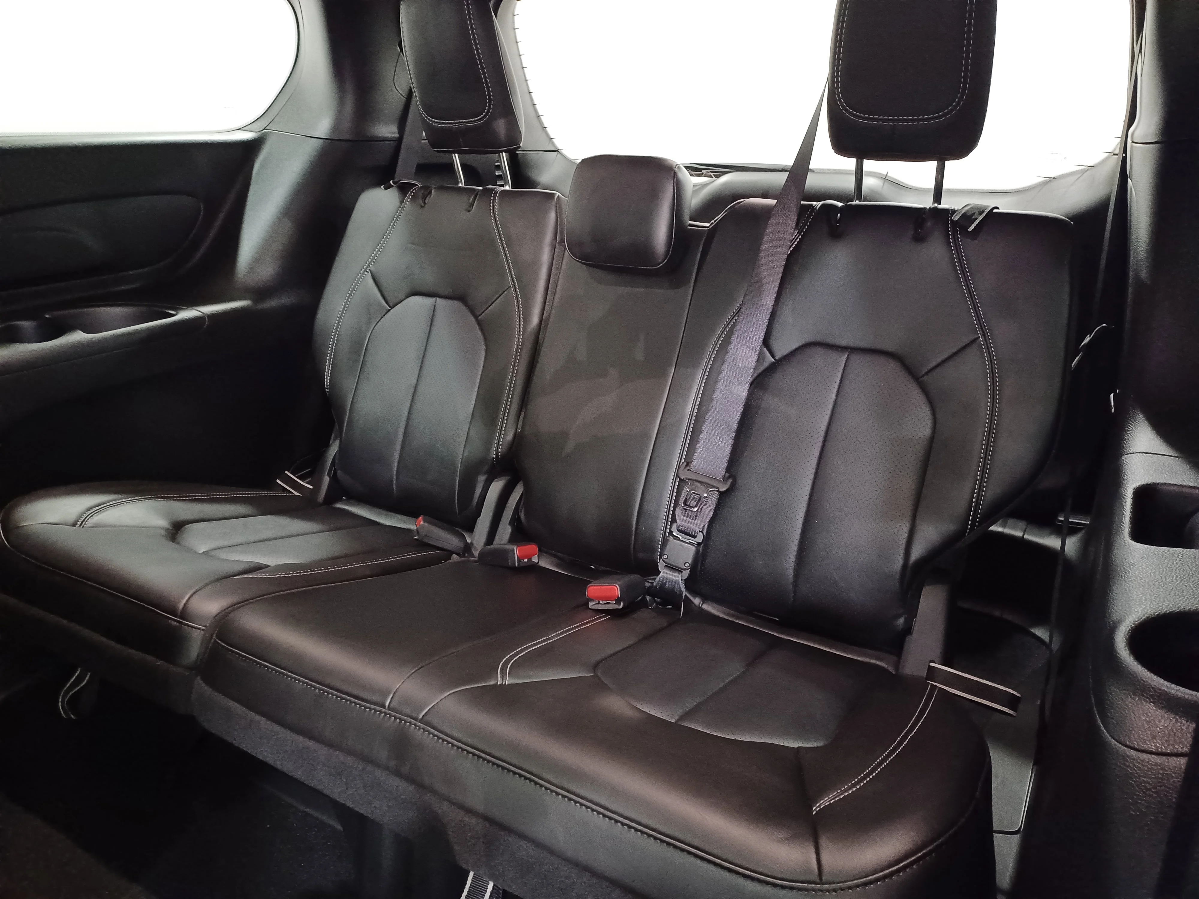 Certified Used 2026 Diamond Black Crystal Pearl Chrysler Select AWD*7 Pass | Adaptive Cruise | Remote Start | Htd Leather | Pano Roof | Htd Wheel | CarPlay image 12