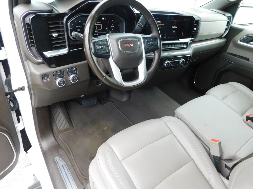 Used 2023 White GMC SLT image 20