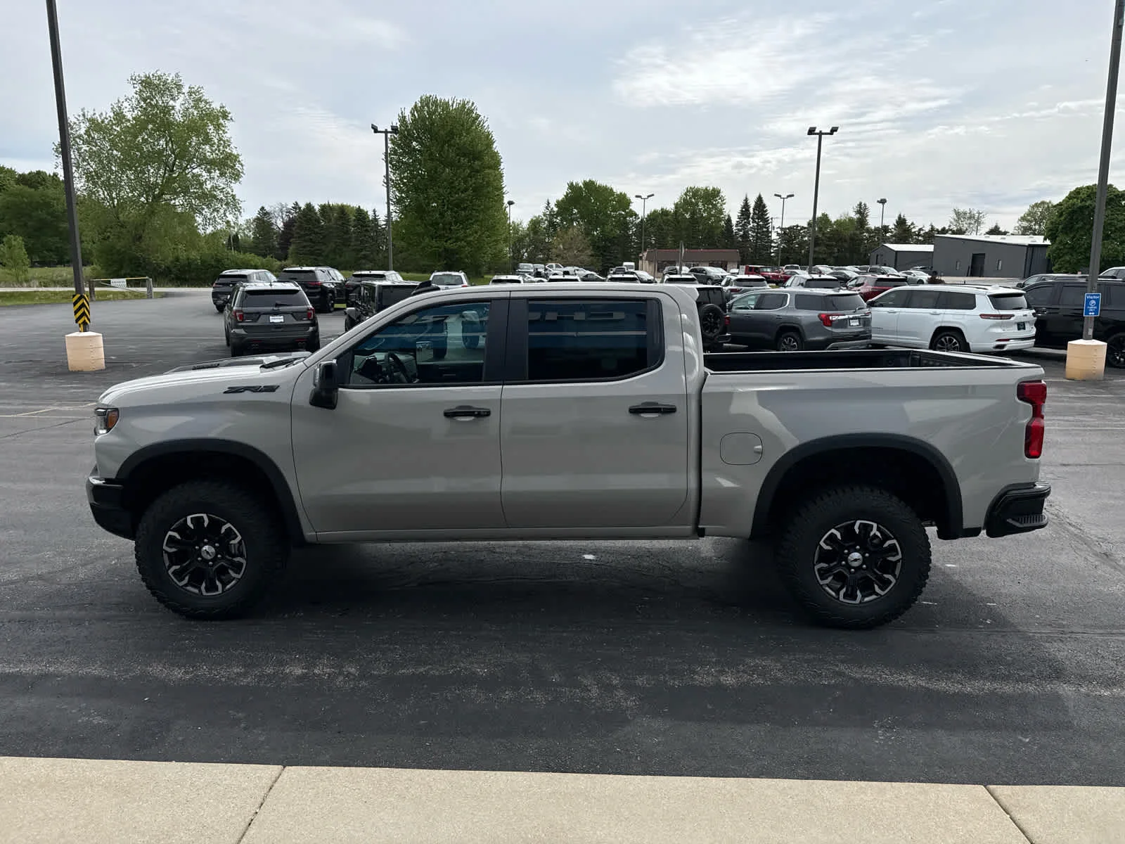 2026 Chevrolet Silverado 1500 ZR2 - Photo 8