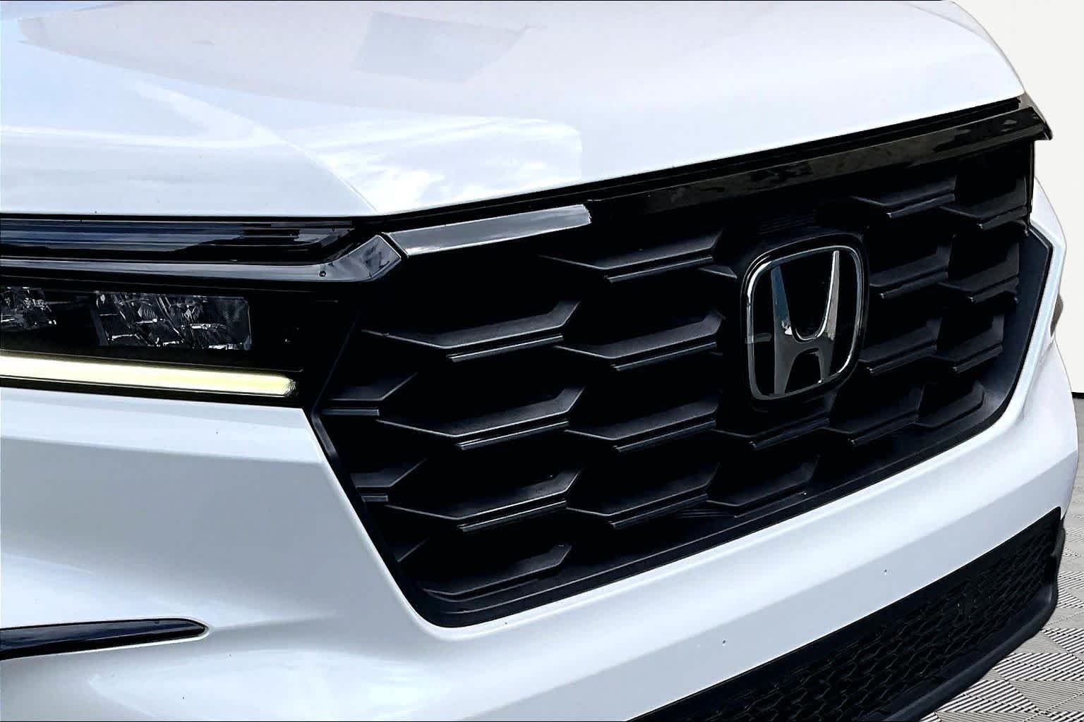Used 2025 Platinum White Pearl Honda Sport image 30