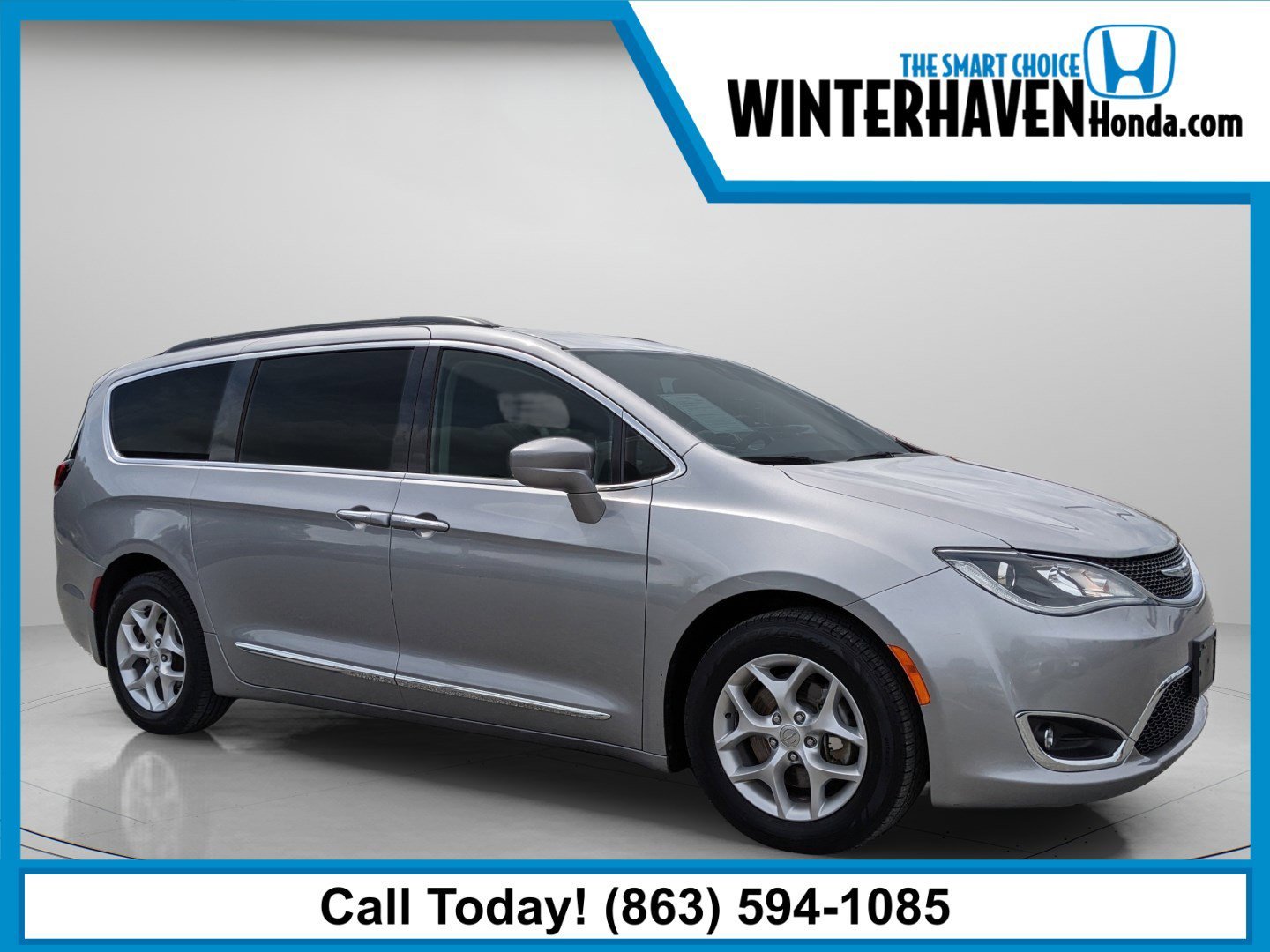 2017 Chrysler Pacifica Touring-L's photo