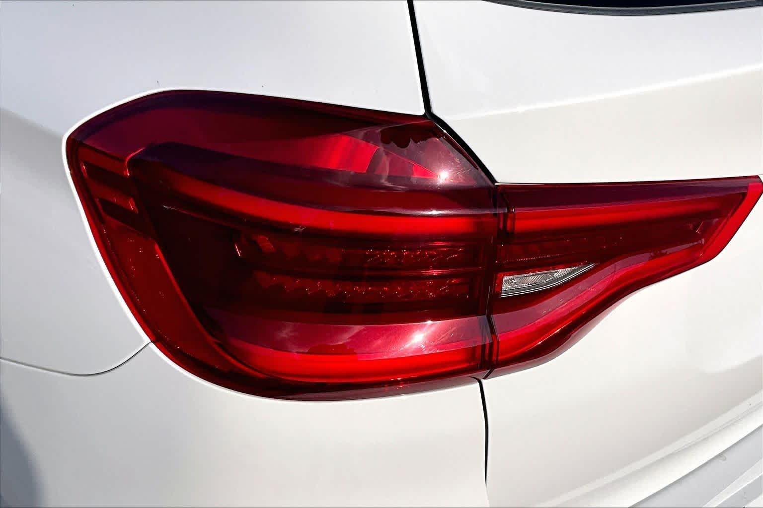 Used 2018 Alpine White BMW xDrive30i image 28