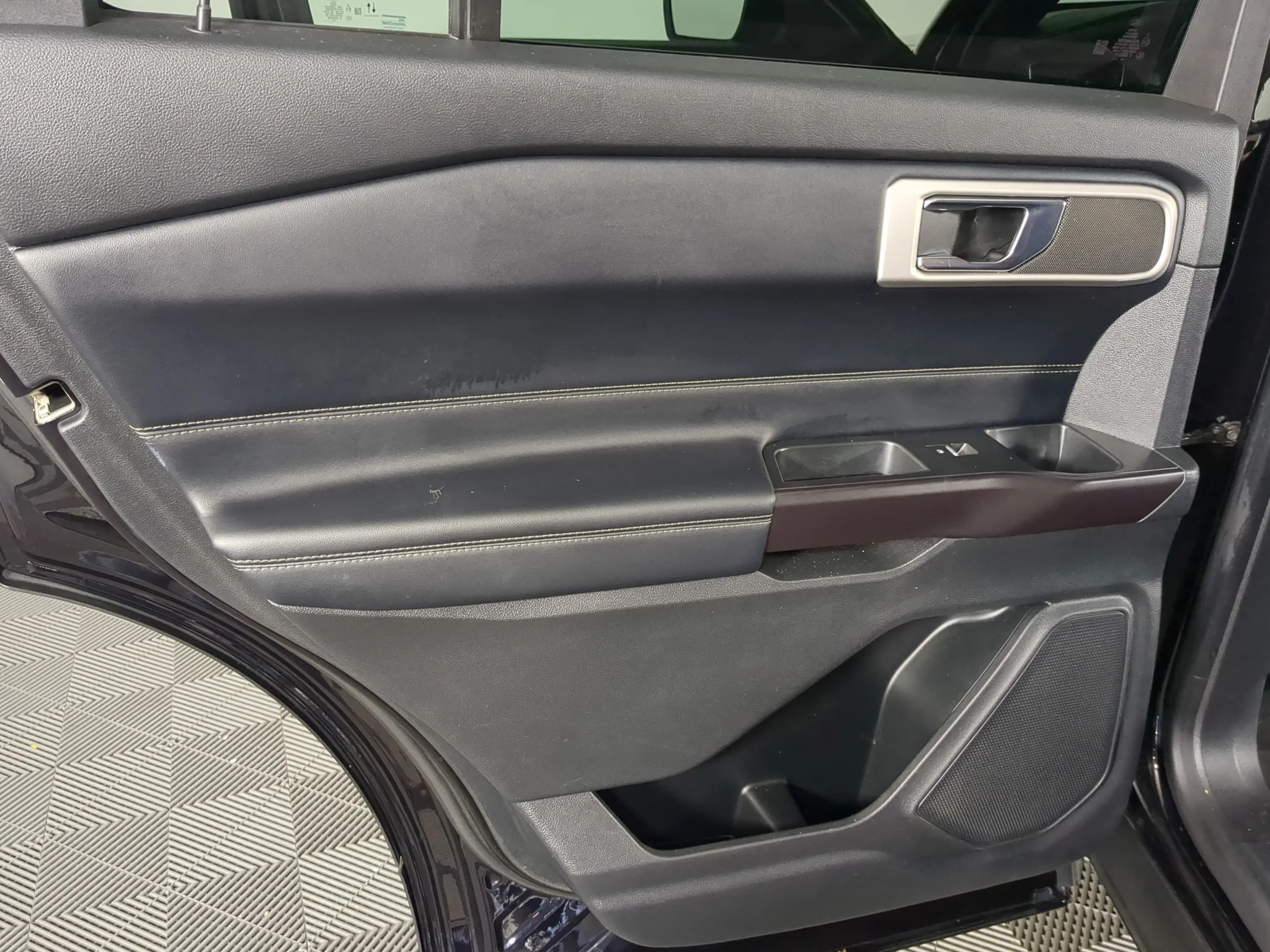 Used 2020 Agate Black Metallic Ford XLT image 15