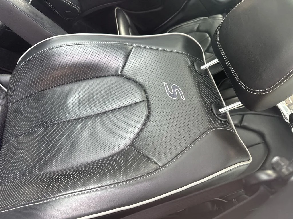 Used 2025 White Chrysler Limited image 4