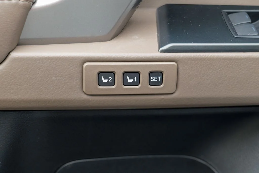 Used 2023 White Pearl Lexus 460 image 19