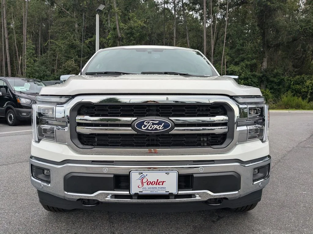 New 2025 Star White Metallic Tri-Coat Ford Lariat image 9