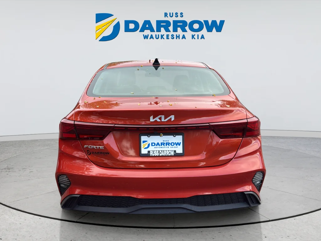 Used 2023 Red Kia LXS image 4