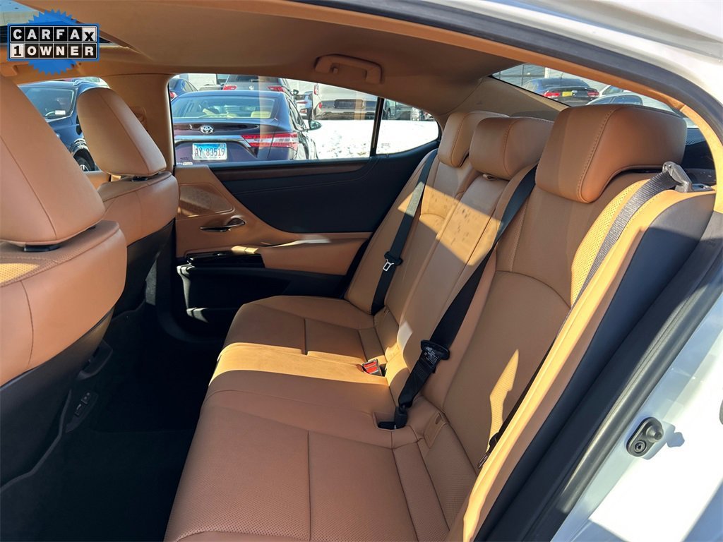 2025 LEXUS ES - Image 31