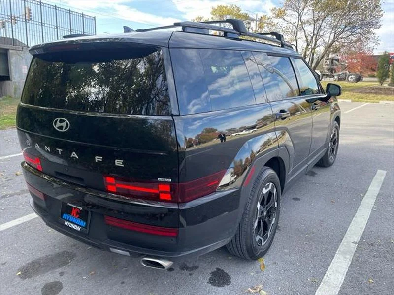 Used 2025 Phantom Black Hyundai SEL image 5