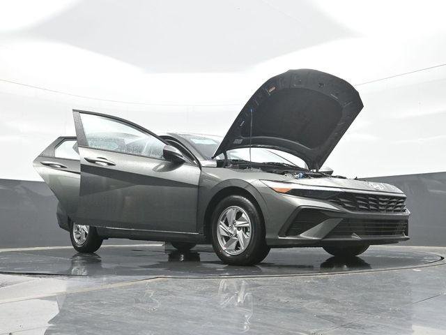 New 2026 Gray Hyundai SE image 32